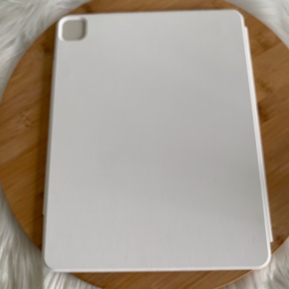 Premium White Tablet Cover - Picture 4 of 6